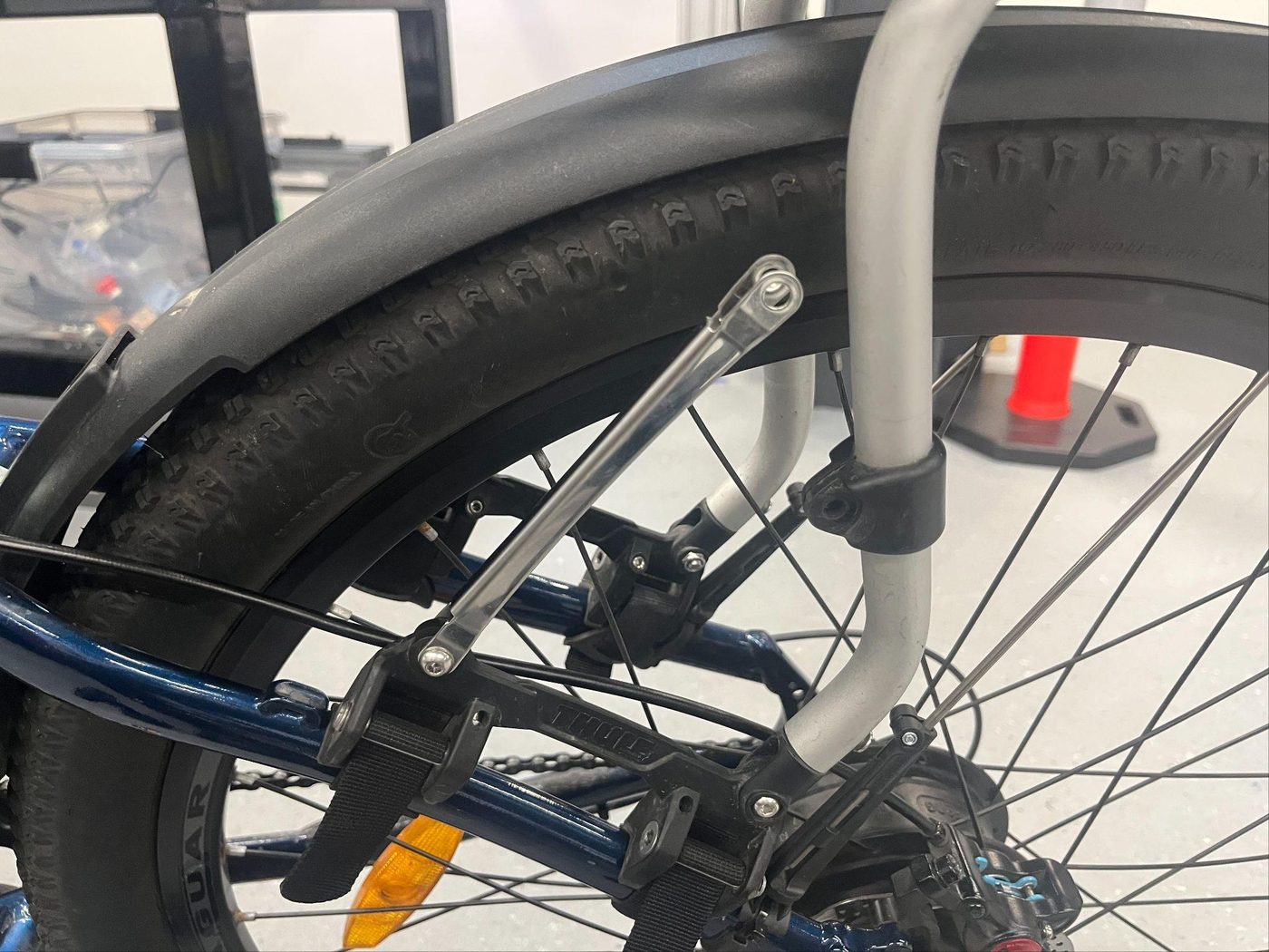 Tightening the strap mechanism with an allen key
